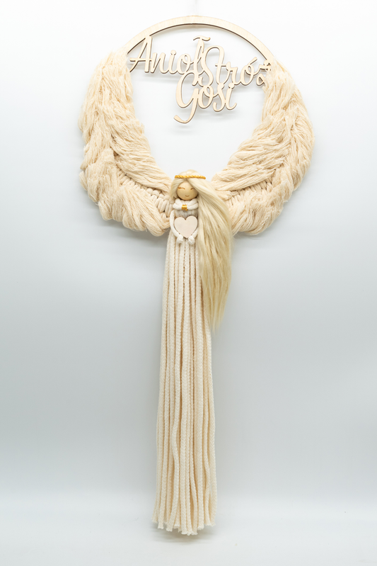 Makramowy Anioł Stróż na obręczy z napisem